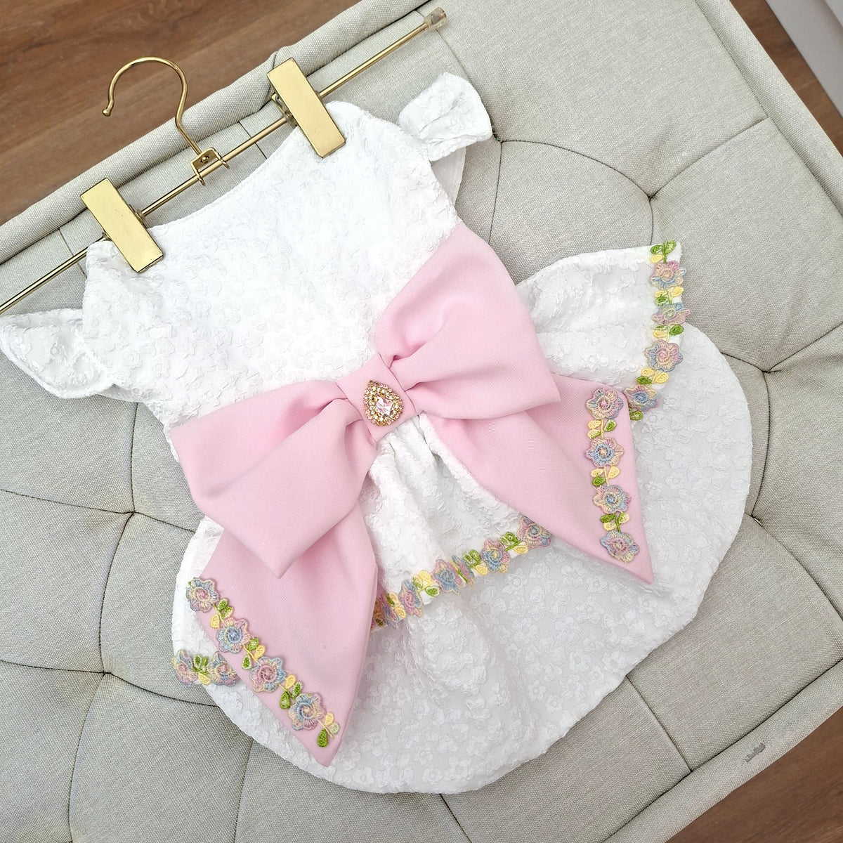 VESTIDO GARDEN PERLA CON FLORES AMARILLAS
