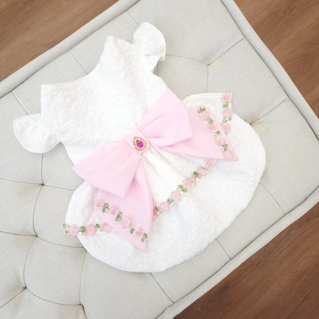 VESTIDO GARDEN PERLA CON FLORES ROSA
