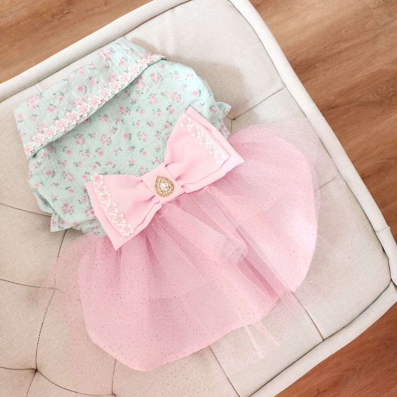 VESTIDO VERDE CON ROSADO