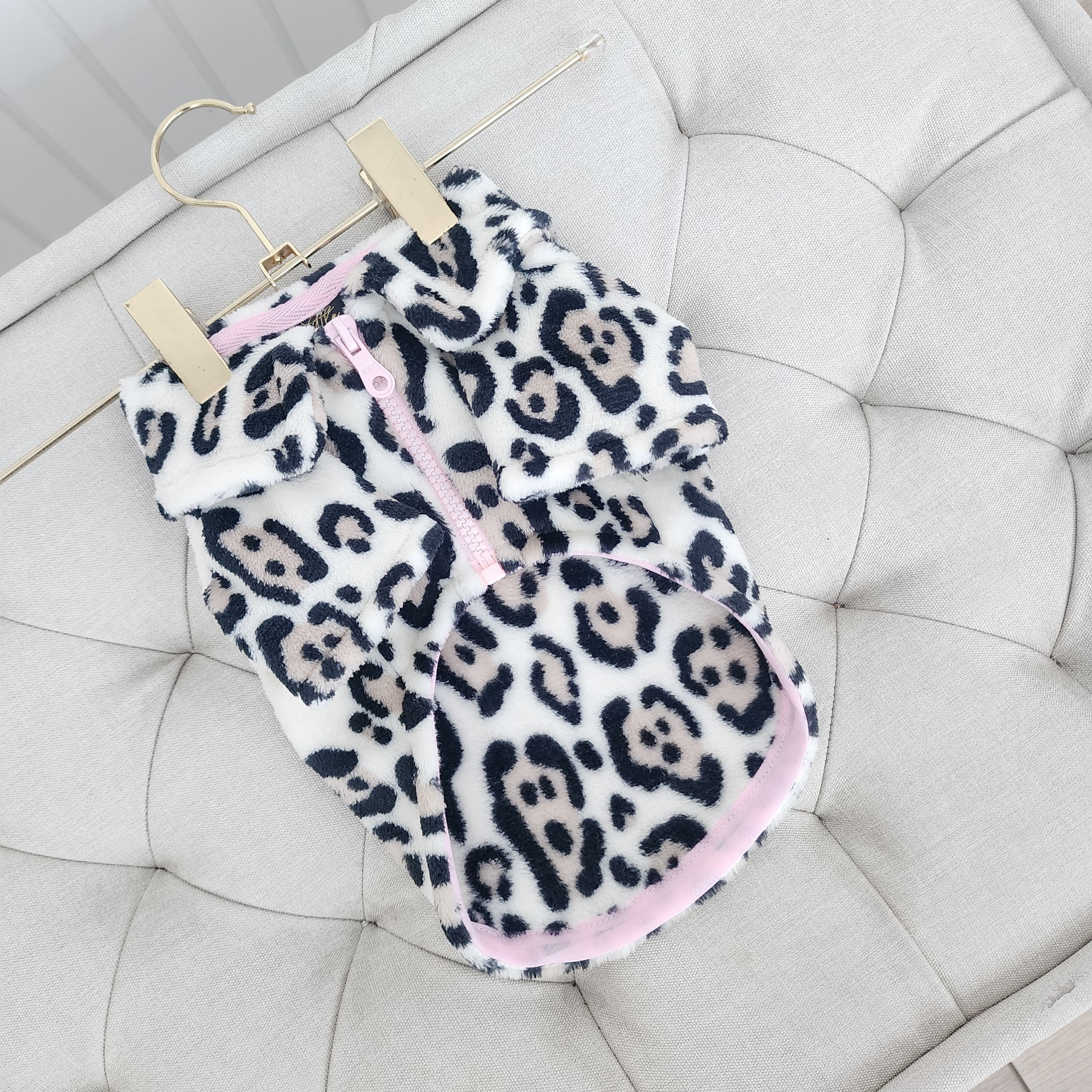 ANIMAL PRINT BEIGE CON CIERRE ROSA